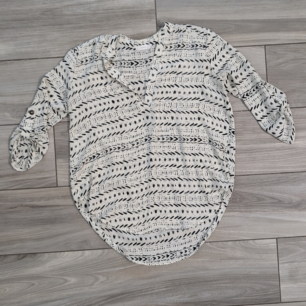 🥁 Lush Ink Blot V Neck Lightweight 3/4 Sleeve Top